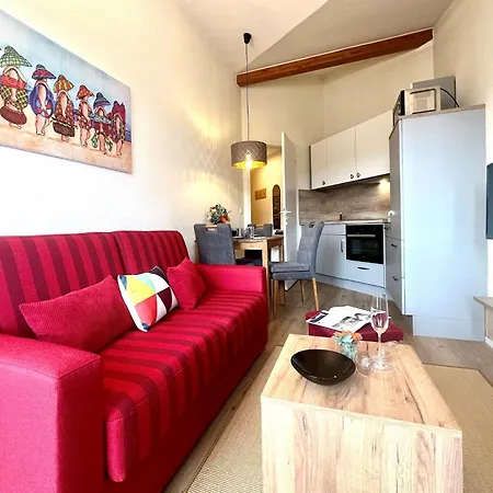 Moderne Mit Balkon Und Wlan In *